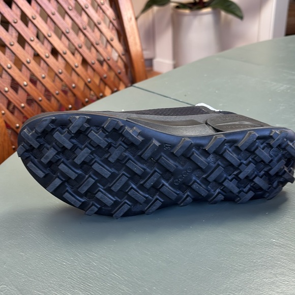 ECCO Biom 2.1 X Country
Women's Textile Trail Running Shoe
Size 5- 5-1/2
EUC - Picture 6 of 8